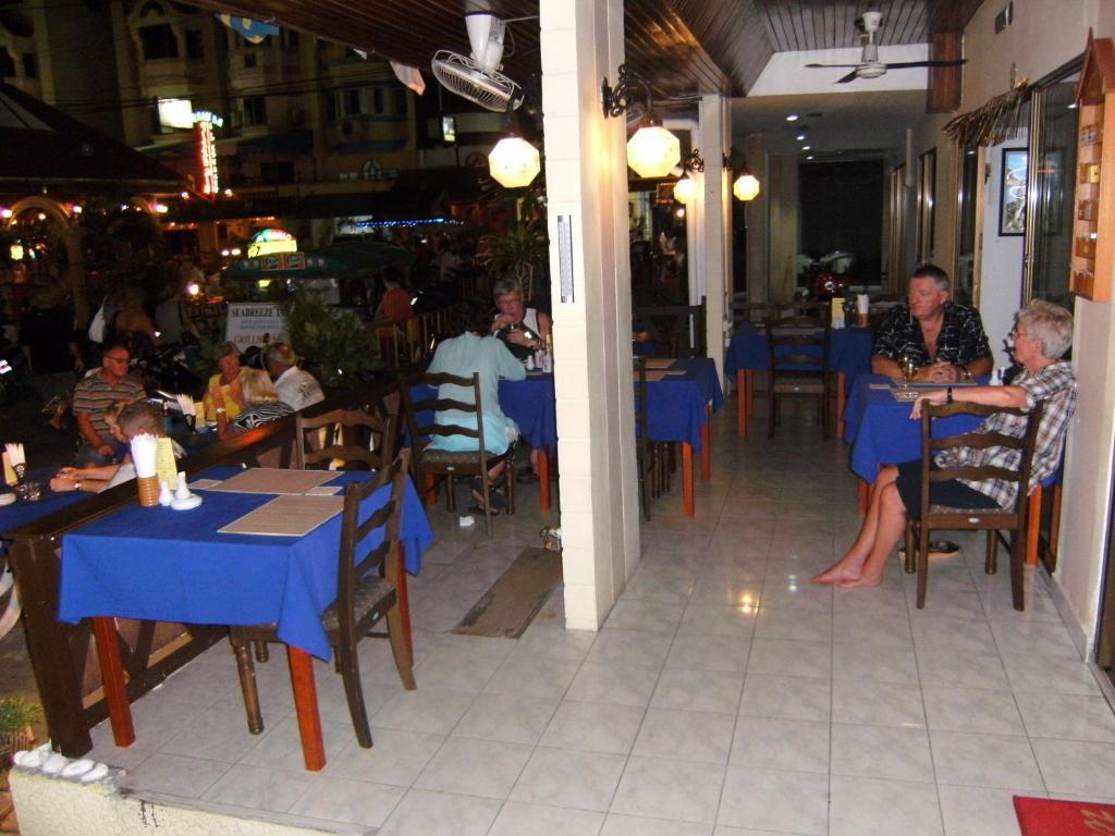 Seabreeze Inn Karon Bagian luar foto