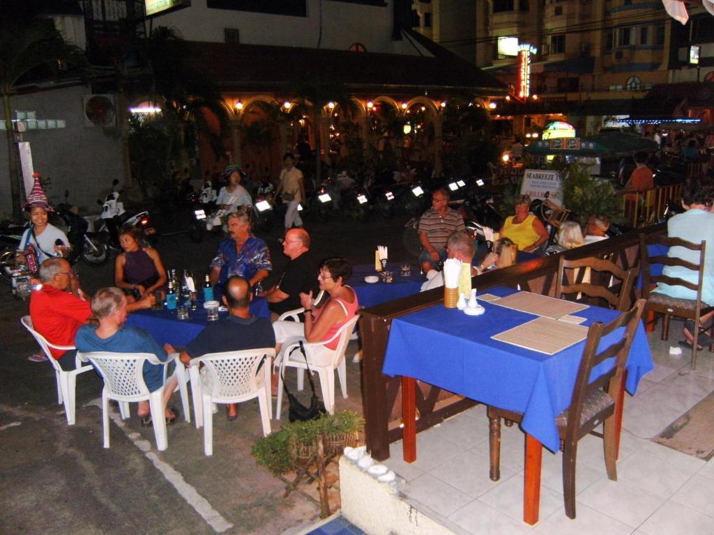 Seabreeze Inn Karon Bagian luar foto